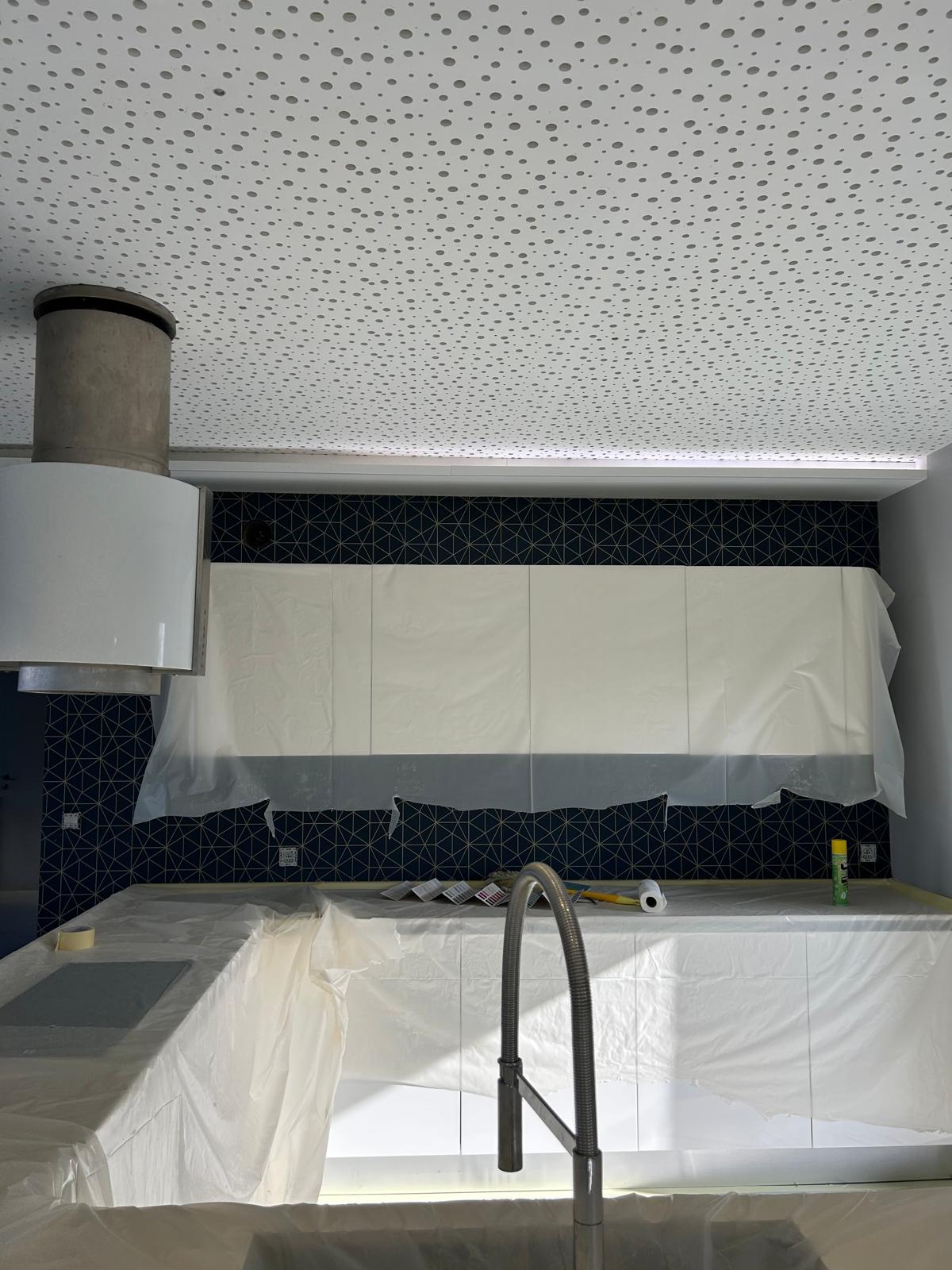 Cuisine protégée pour peinture lors d'un cantier dans une maison par Stéphane Peinture