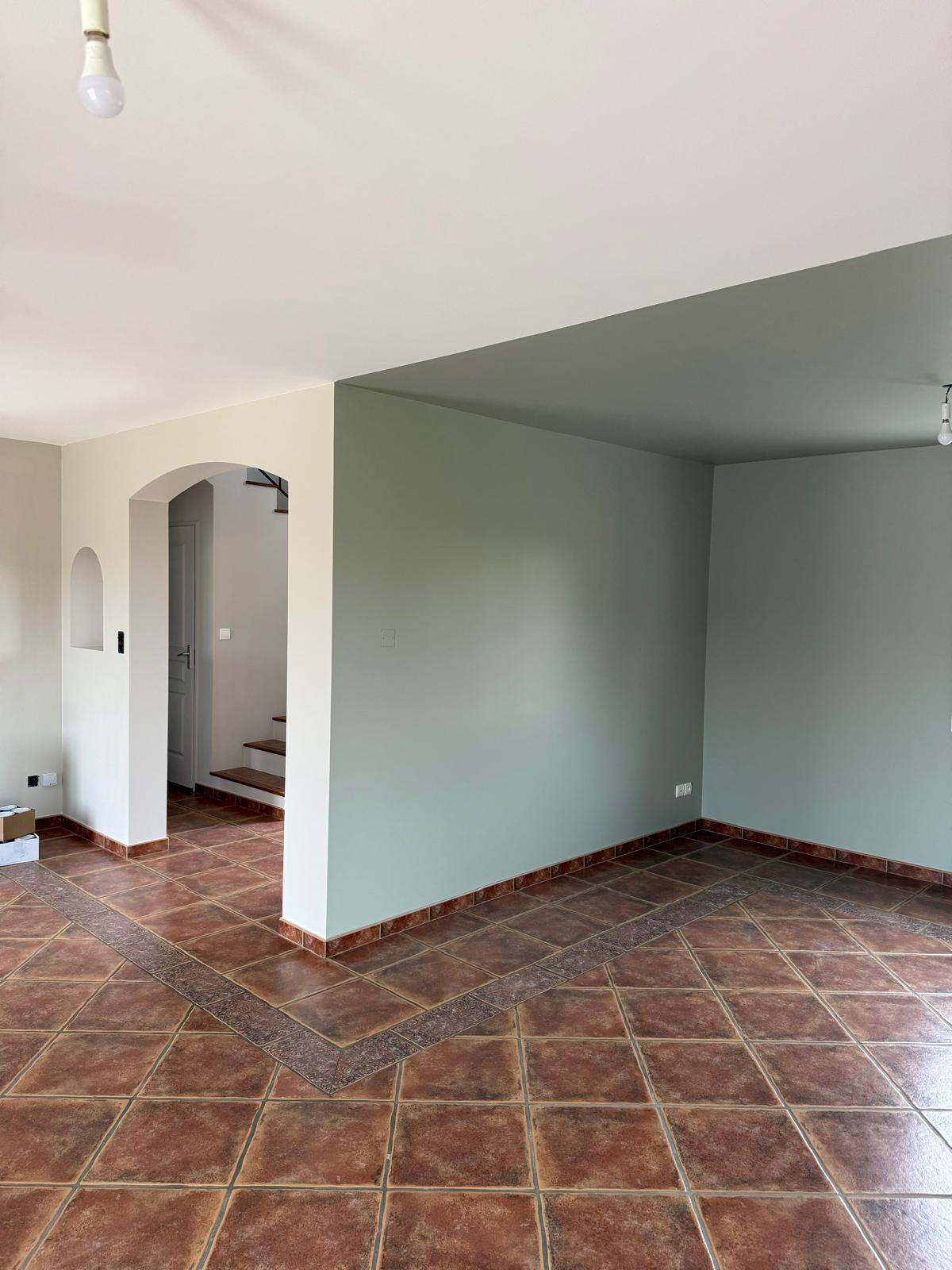Travaux de peinture dans une maison à Artas